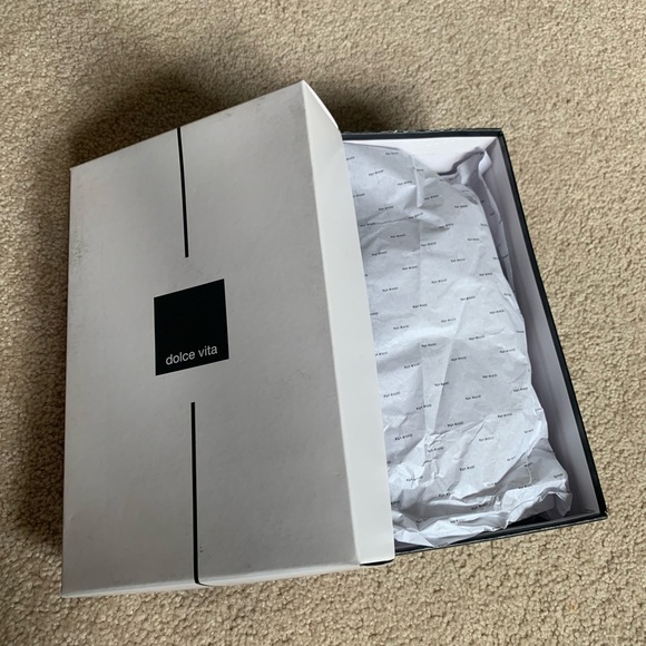 NIB Dolce Vita Paily Braided Black and White Sandal NEW IN BOX Size 6 - Picture 10 of 10